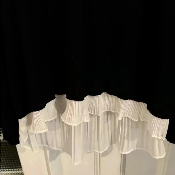 Milano women’s black wool blend sweater with layered white ruffles sz M - Picture 2 of 11